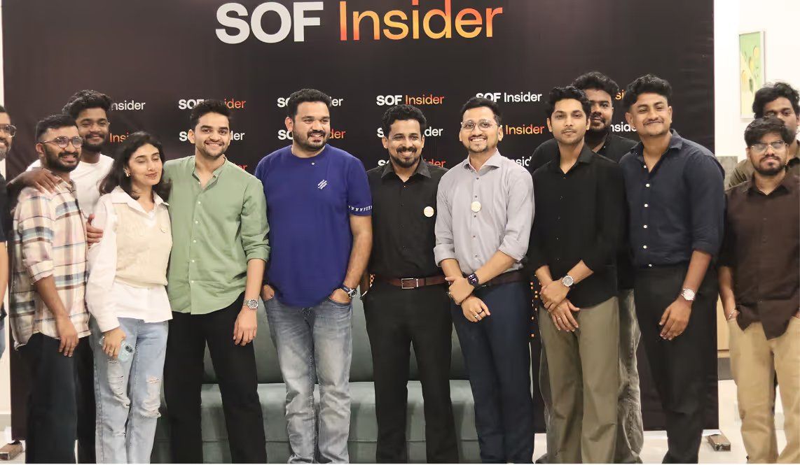 SOF students and team at an SOF Insider session