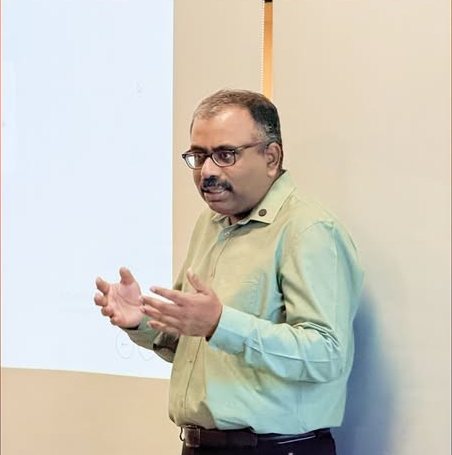 Ayan Biswas, founder CEO of Akili Impact, leading a mentor session